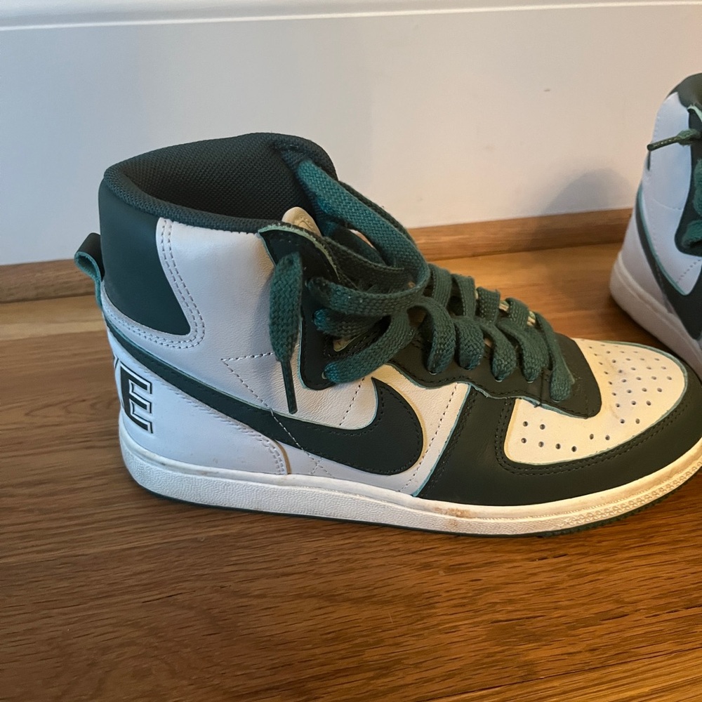 NIKE green and white Hightop Sneakers